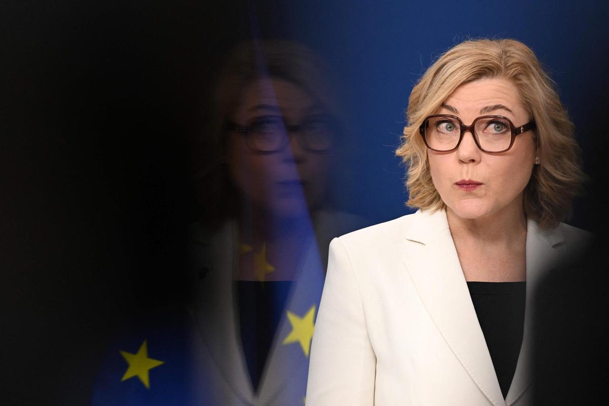Henna Virkkunen, vicepresidenta de Soberanía Tecnológica de la Comisión Europea, anuncia una nueva app para verificar la edad de los usuarios de internet.