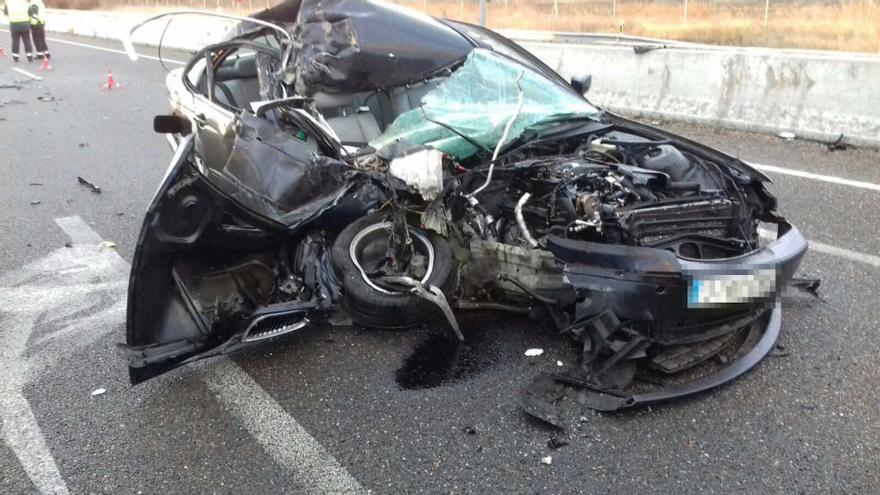 Un herido en un accidente entre un turismo y un tractor en la carretera a Morales