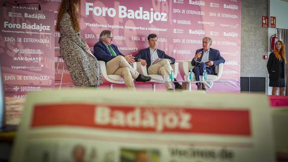 Una de las mesas redondas del primer Foro Badajoz, centrado en la Plataforma Logística.