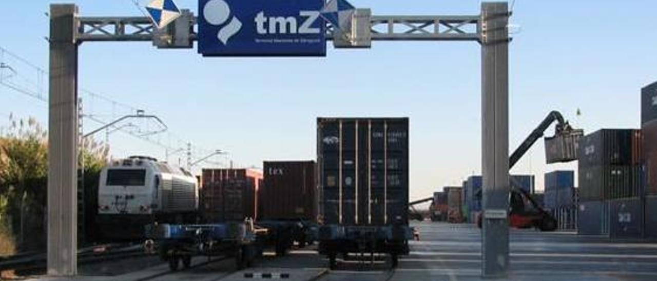 Instalaciones de la Terminal Marítima de Zaragoza (tmZ), que concentra 353.000 contenedores.