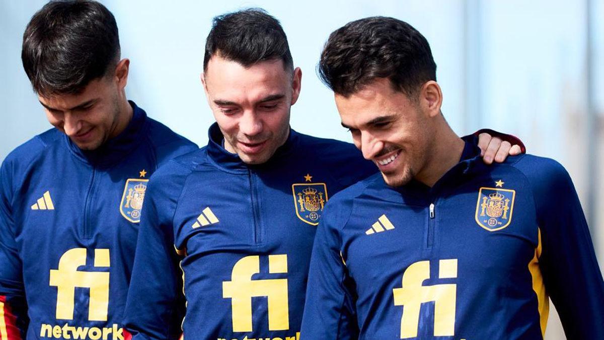 Iago Aspas, junto a Ceballos, antes de un entrenamiento de España