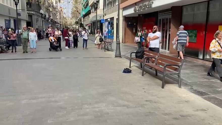 La calle Triana se convierte en un escenario de ópera improvisado