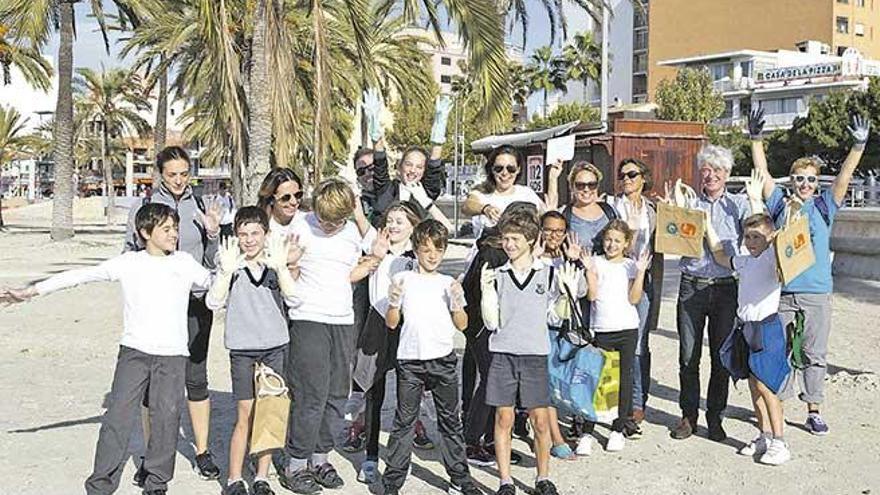 Limpieza de s´Arenal y Cala de Sant Antoni