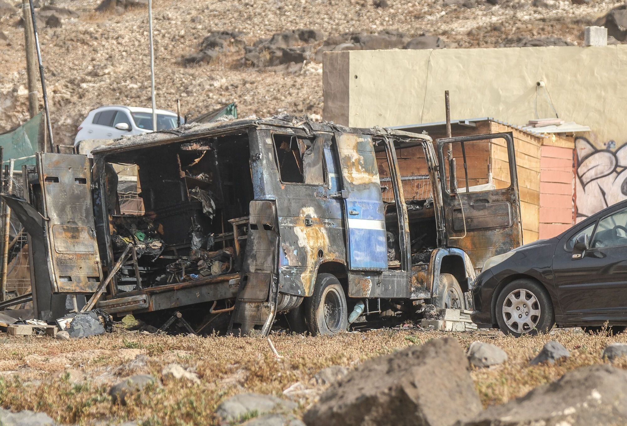 Encuentran un cadáver calcinado en un furgón tras un incendio en Ojos de Garza
