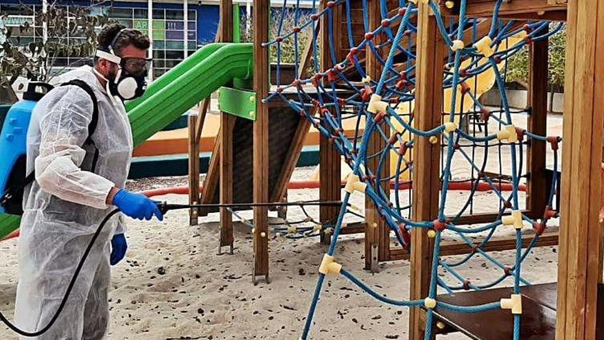 Los parques infantiles reabren en toda la isla salvo en Sant Joan