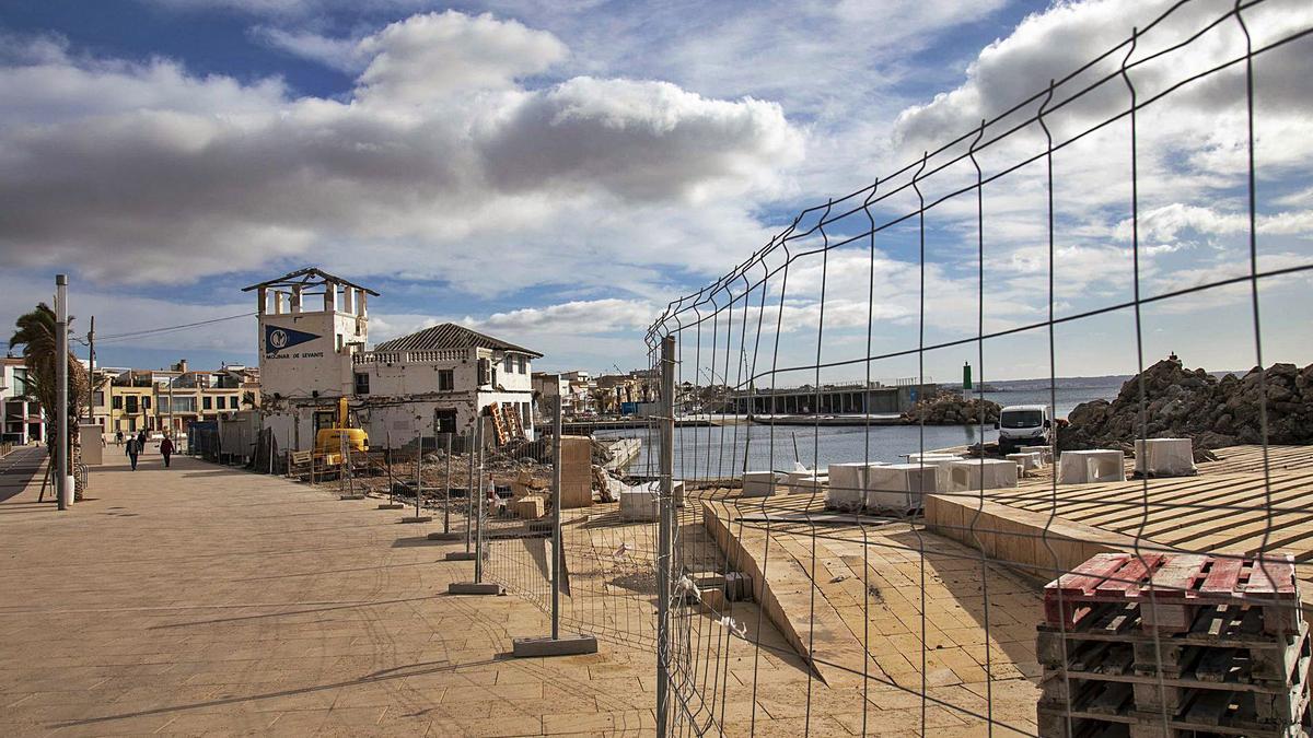 Estado actual de la renovación del puerto y del paseo del Molinar, obras que comenzaron en la primavera de 2019.