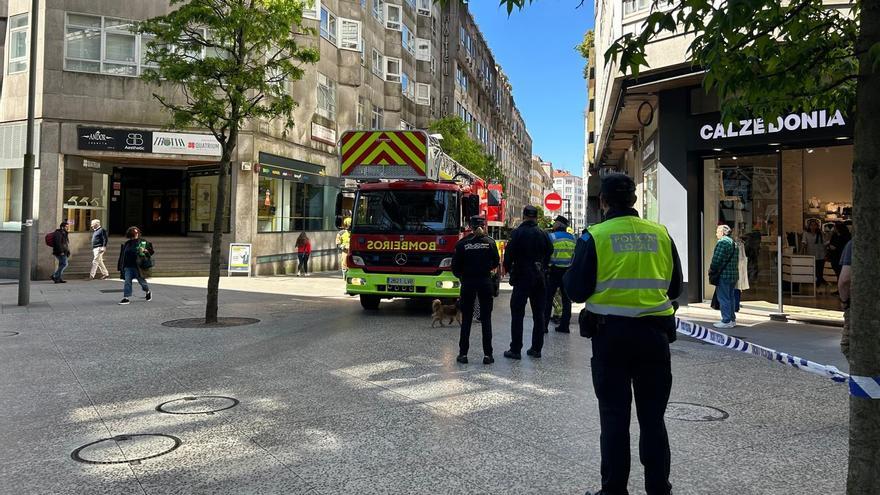 Los Bomberos de Santiago acuden de urgencia a un edificio del Ensanche