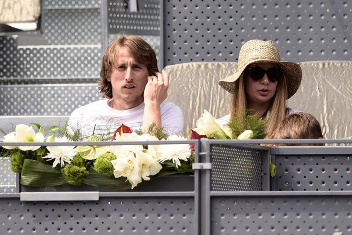 Luka Modric y su mujer Vajna Bosnic en la final del Mutua Madrid Open de tenis