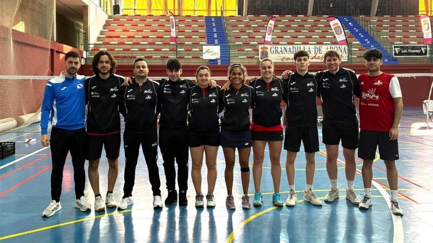 Formación del equipo del Club Bádminton A Estrada.