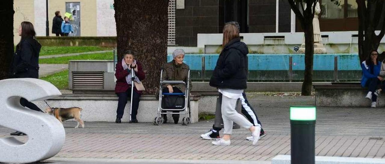 El porcentaje de personas mayores de 65 años sigue creciendo cada año, y Cangas no es una excepción. // G.Núñez