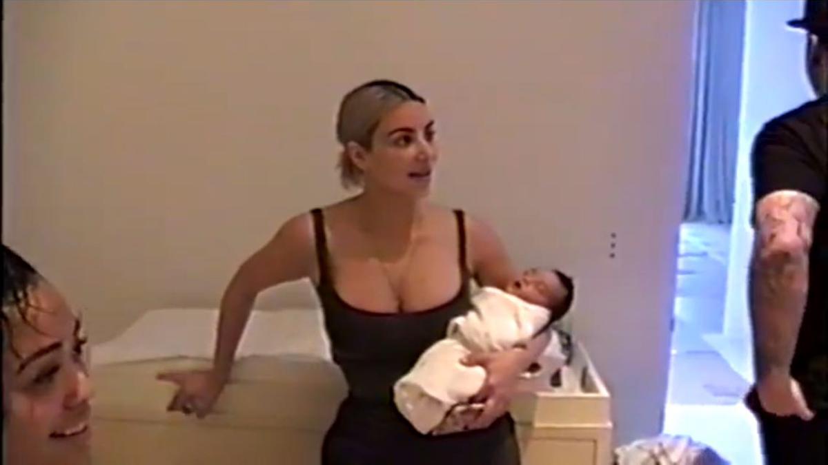 Kim Kardashian con su hija Chicago