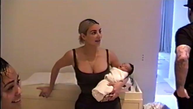 Kim Kardashian con su hija Chicago