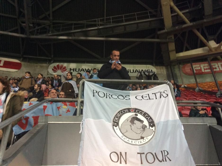 Ambiente celeste en el Amsterdam Arena