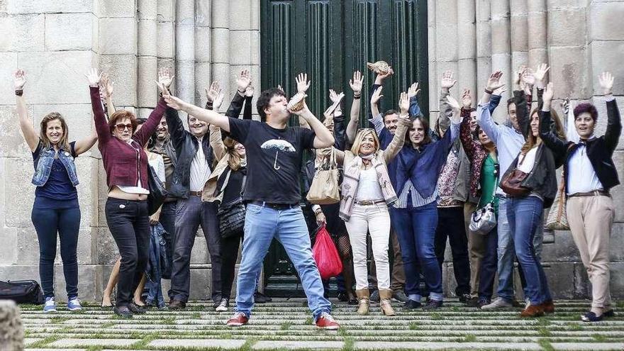 El escritor Xurxo Souto durante uno de los recorridos literarios por la ciudad.