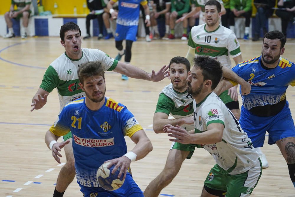 Empat en el derbi gironí d''handbol.