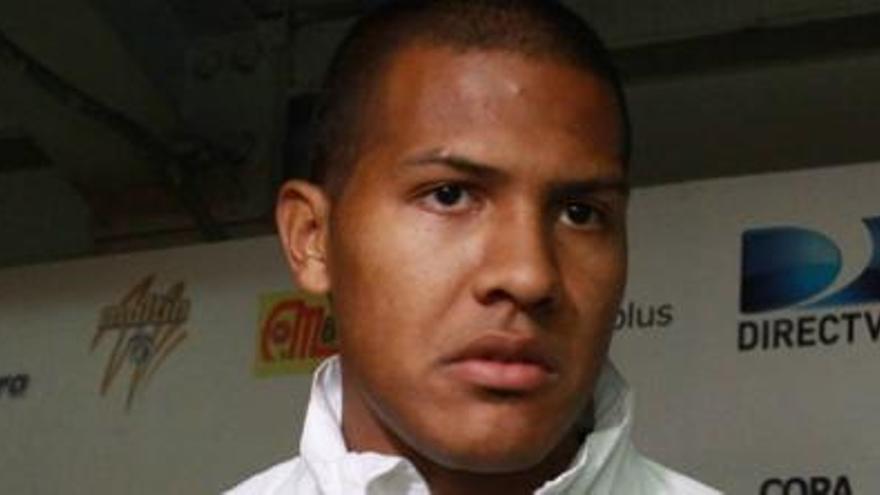 Rondón atiende al micrófono del gabinete de prensa del club.