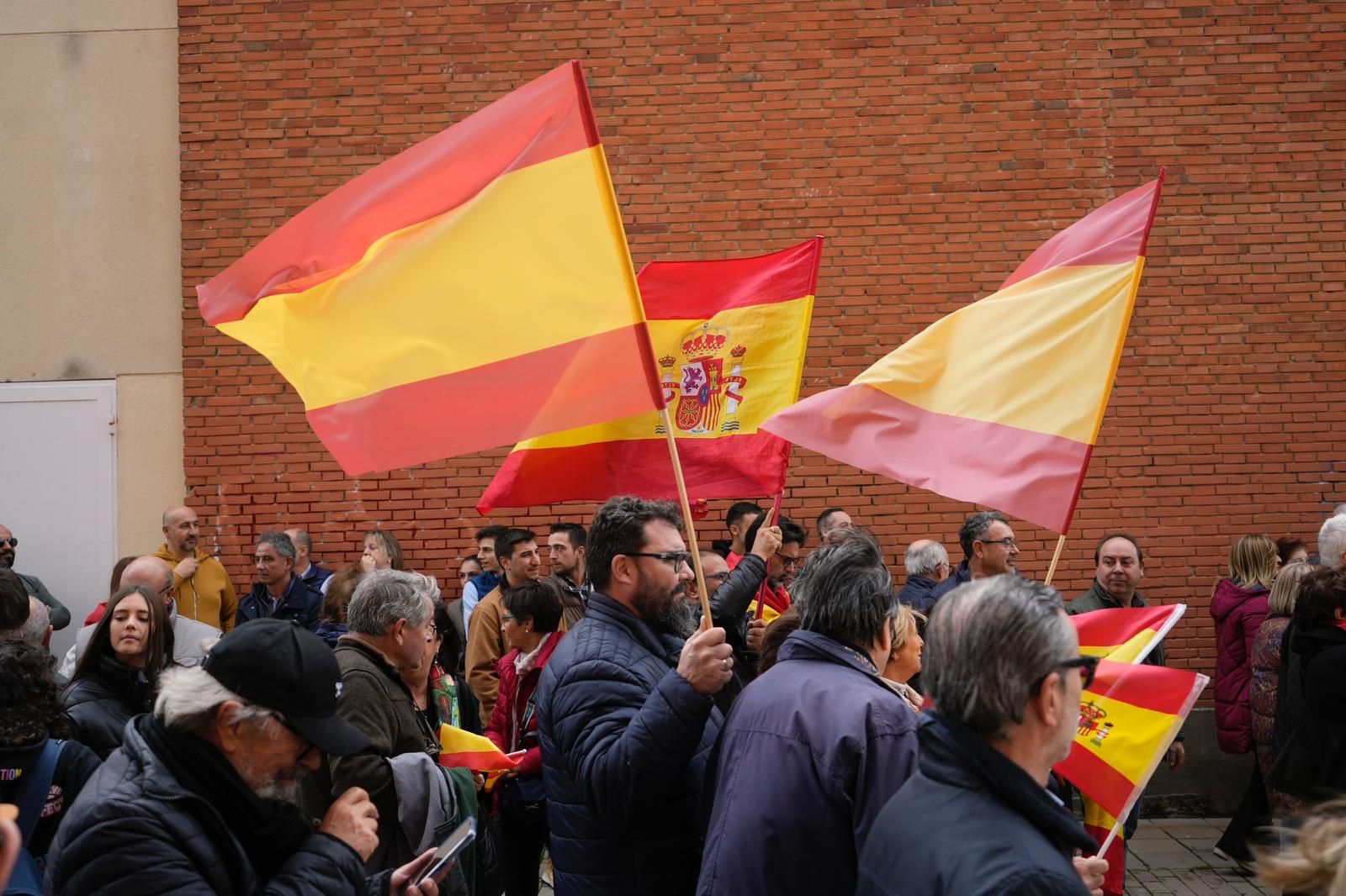 GALERÍA | La manifestación de Vox ante la sede del PSOE de Zamora contra Pedro Sánchez