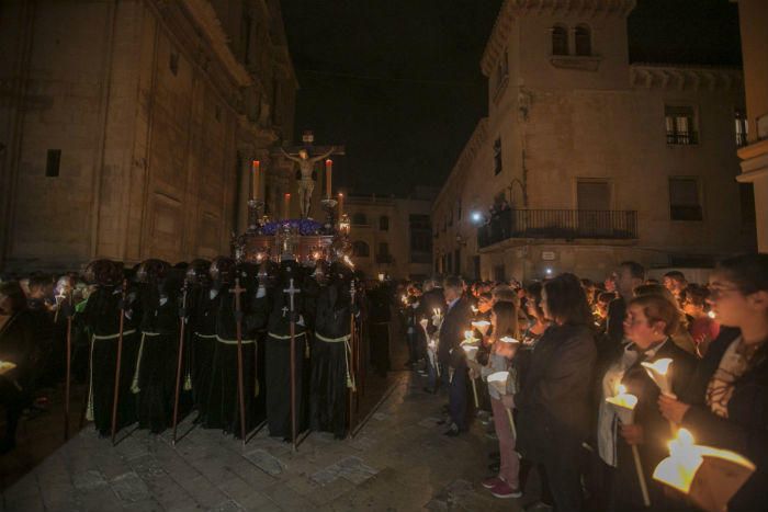 Miles de personas salen a la calle para ver procesionar a seis cofradías