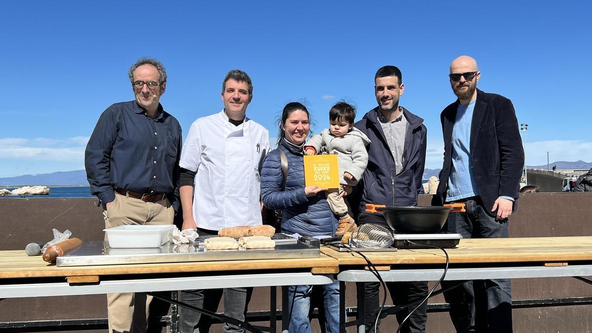 Membres de la pastisseria guanyadora amb Garcia-Arbós, l'alcalde Josep Bofill i el regidor Martí Guinart.