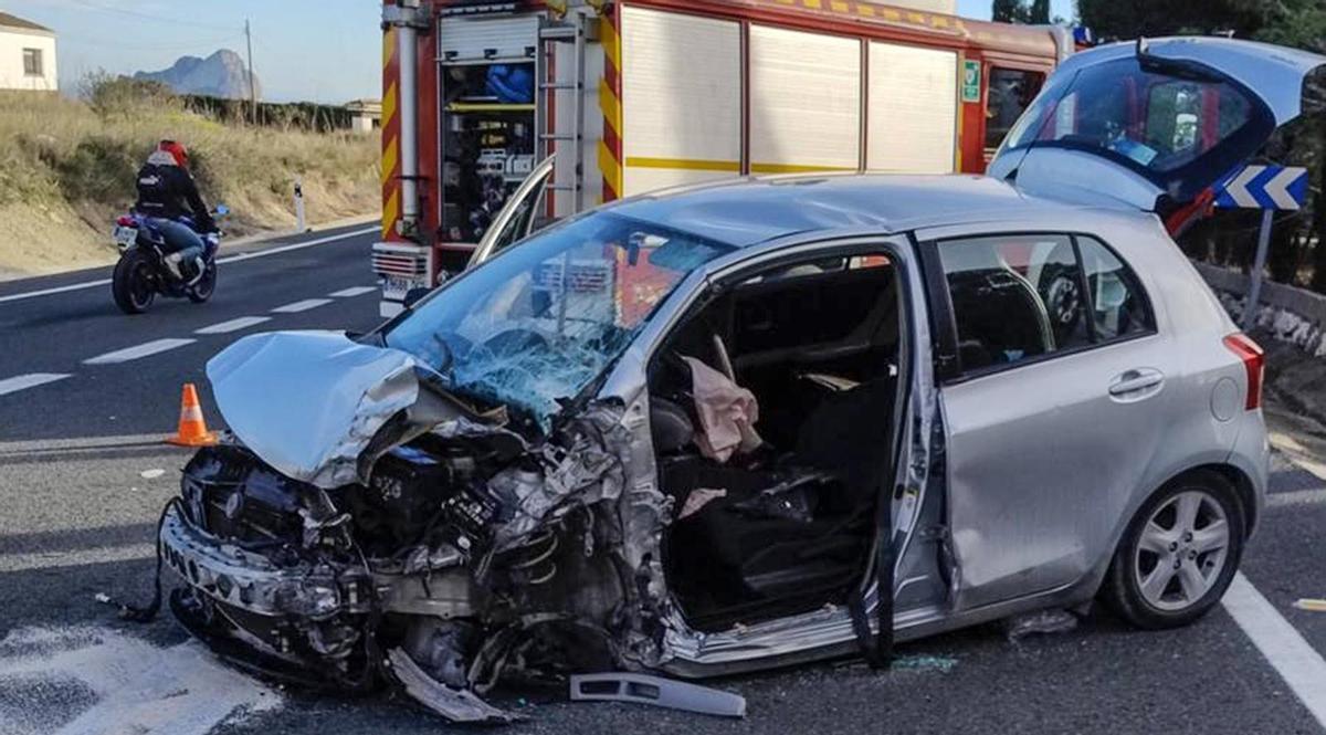 Así ha quedado uno de los coches tras el impacto