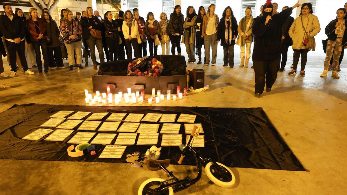 Concentración contra la violencia machista en Ibiza