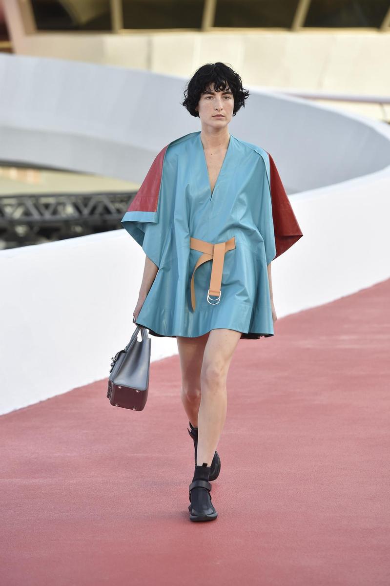 Desfile de la colección crucero 2017 de Louis Vuitton, prendas 'oversize'