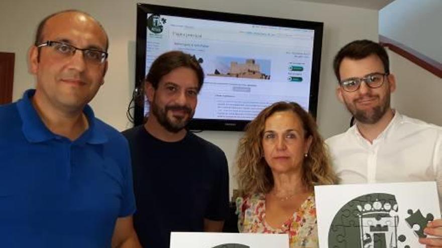 Los promotores de WiKiPetrer durante la presentación del proyecto.