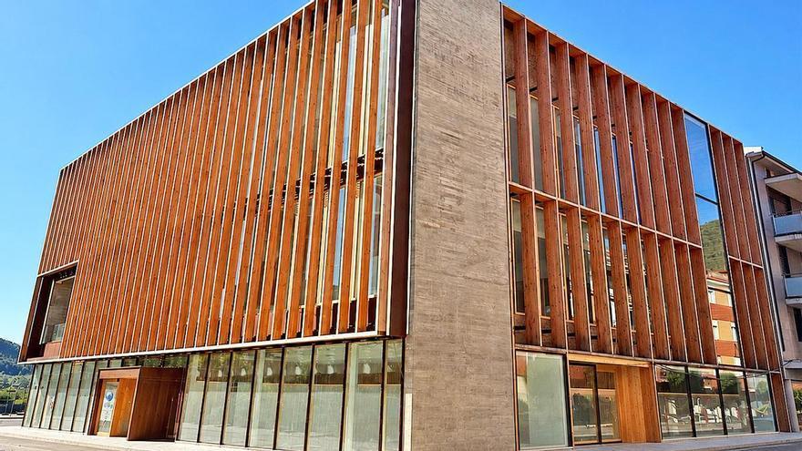 Súria enllesteix les obres de la biblioteca, i farà visites guiades per ensenyar-la