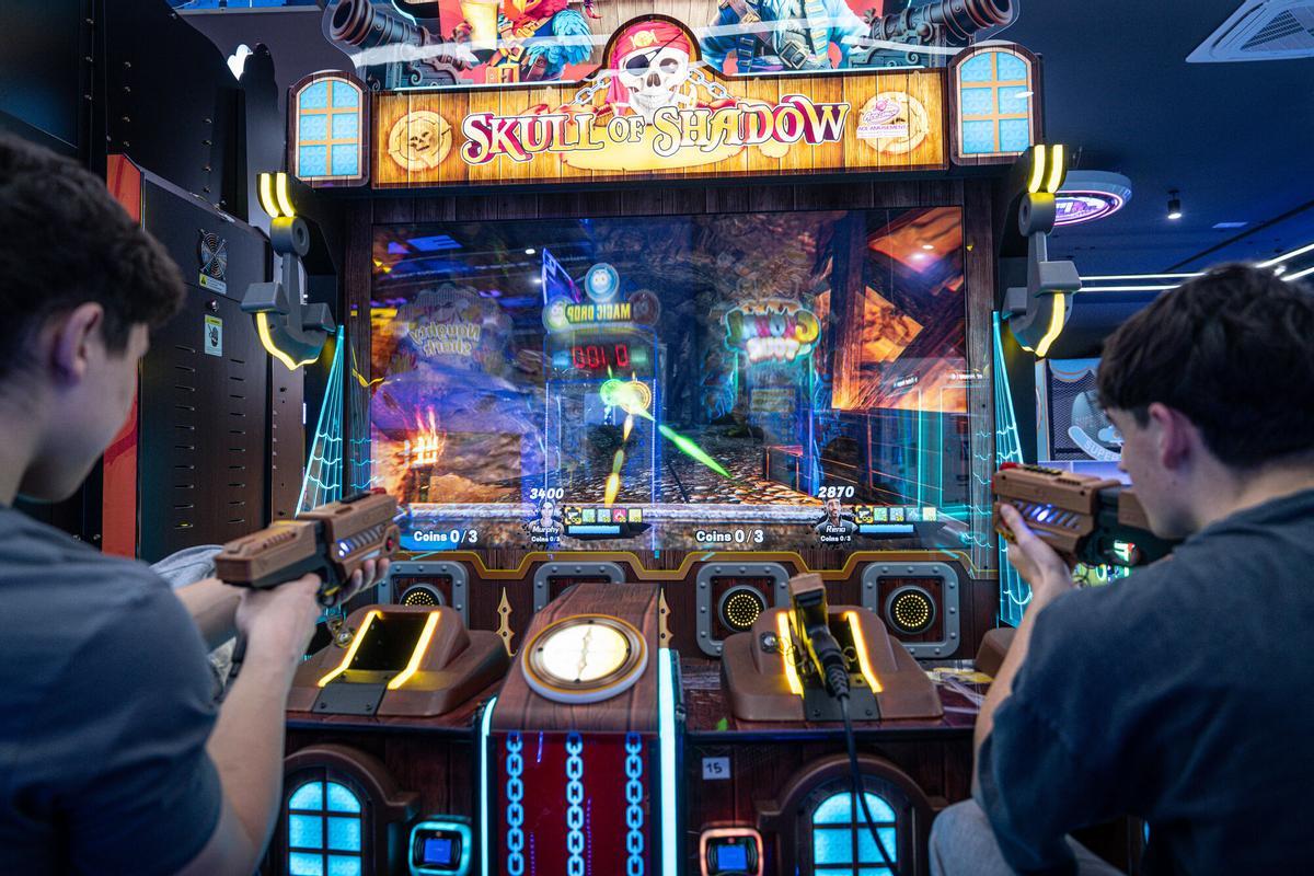 Barcelona, 20/11/2025 On Barcelona. Fotos de Game Station, Av. Carrilet 353, L'Hospitalet de Llobregat. AUTOR: MANU MITRU