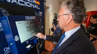 La Policía Nacional presenta en Extremadura el DNI digital y la aplicación 'MiDNI'