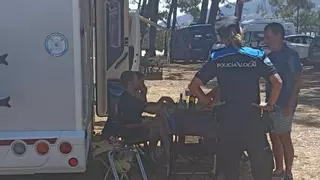 La Policía Local de O Grove confirma los «abusos» de algunas autocaravanas: «Ponerse a asar chorizos en un pinar es una temeridad»