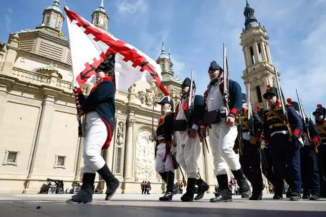 Así ha sido el lanzamiento de salvas en la Plaza del Pilar