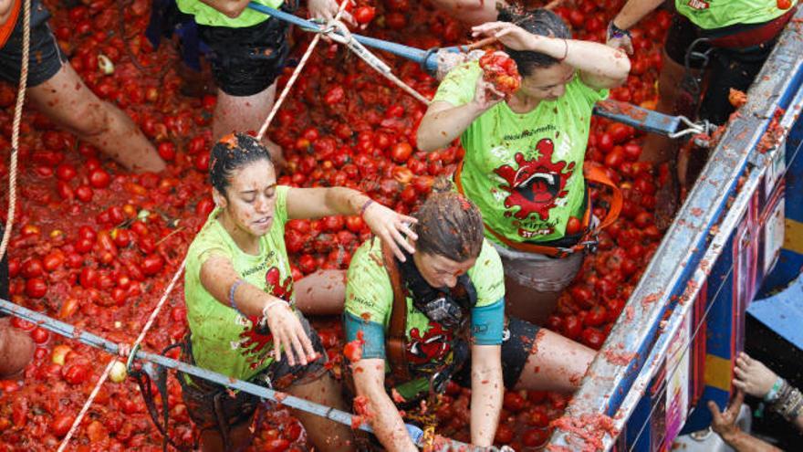 Tormenta de tomates en Buñol