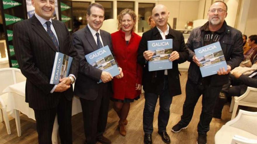 Desde la izquierda, Pati Blanco, el alcalde Caballero, Edurne Baines, Grobas y Gabriel Calvo.  // J. Lores