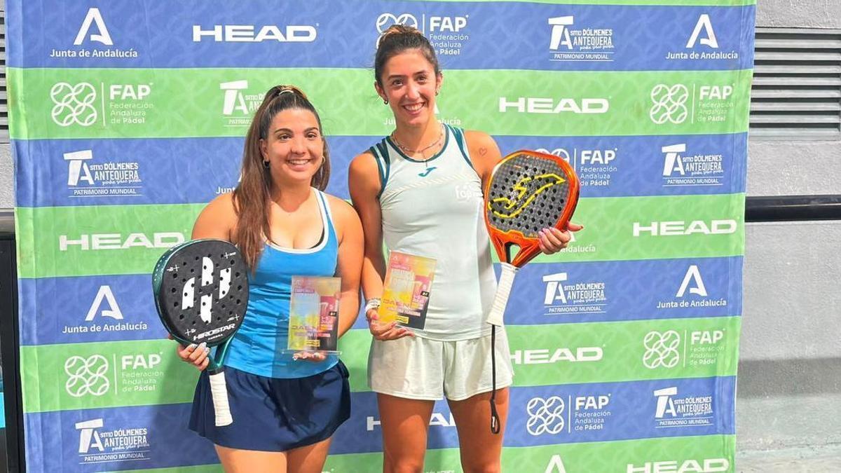 Aitana García y Cayetana Sánchez, con los premios conquistados en el Campeonato de Andalucía.