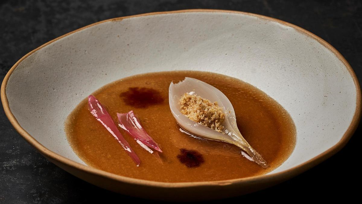 La 'royal' de cebolla, uno de los platos del restaurante de Olot que se podrá degustar en un local de Barcelona.