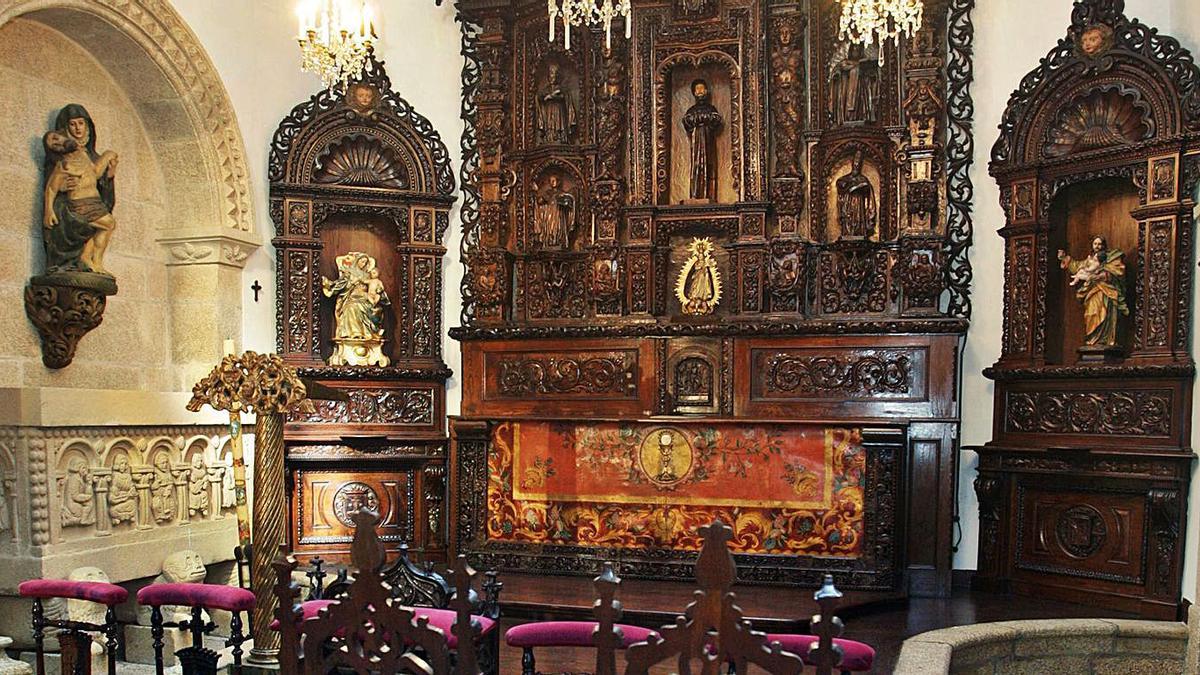 Capilla del pazo de Meirás, con el retablo al fondo.  | // LA OPINIÓN