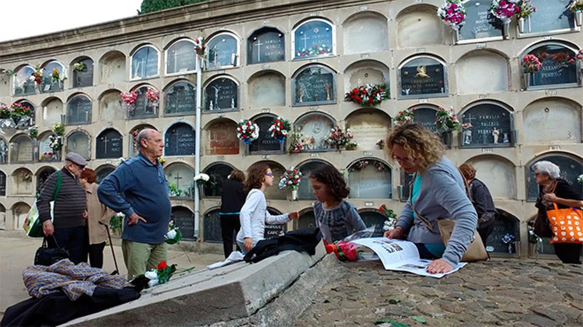 Tots Sants al cementiri de Montjuïc i el Poblenou.