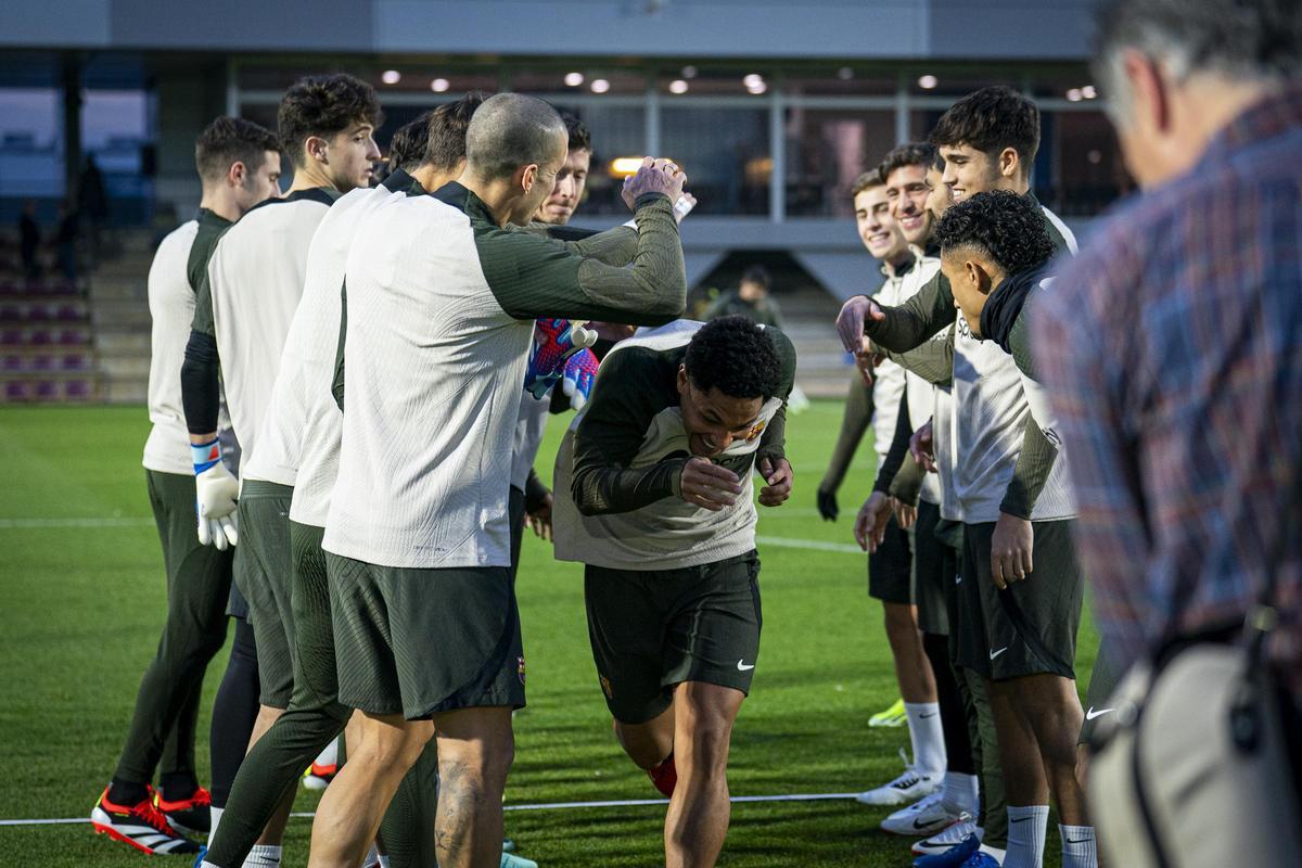¡Vitor Roque ya es uno más! Las mejores imágenes de su primer entrenamiento ¡Vitor Roque ya es uno más! Las mejores imágenes de su primer entrenamiento