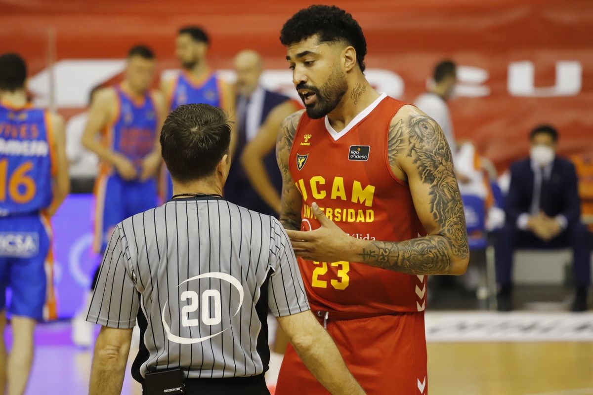 El UCAM Murcia se frena ante el Valencia Basket (66-80)