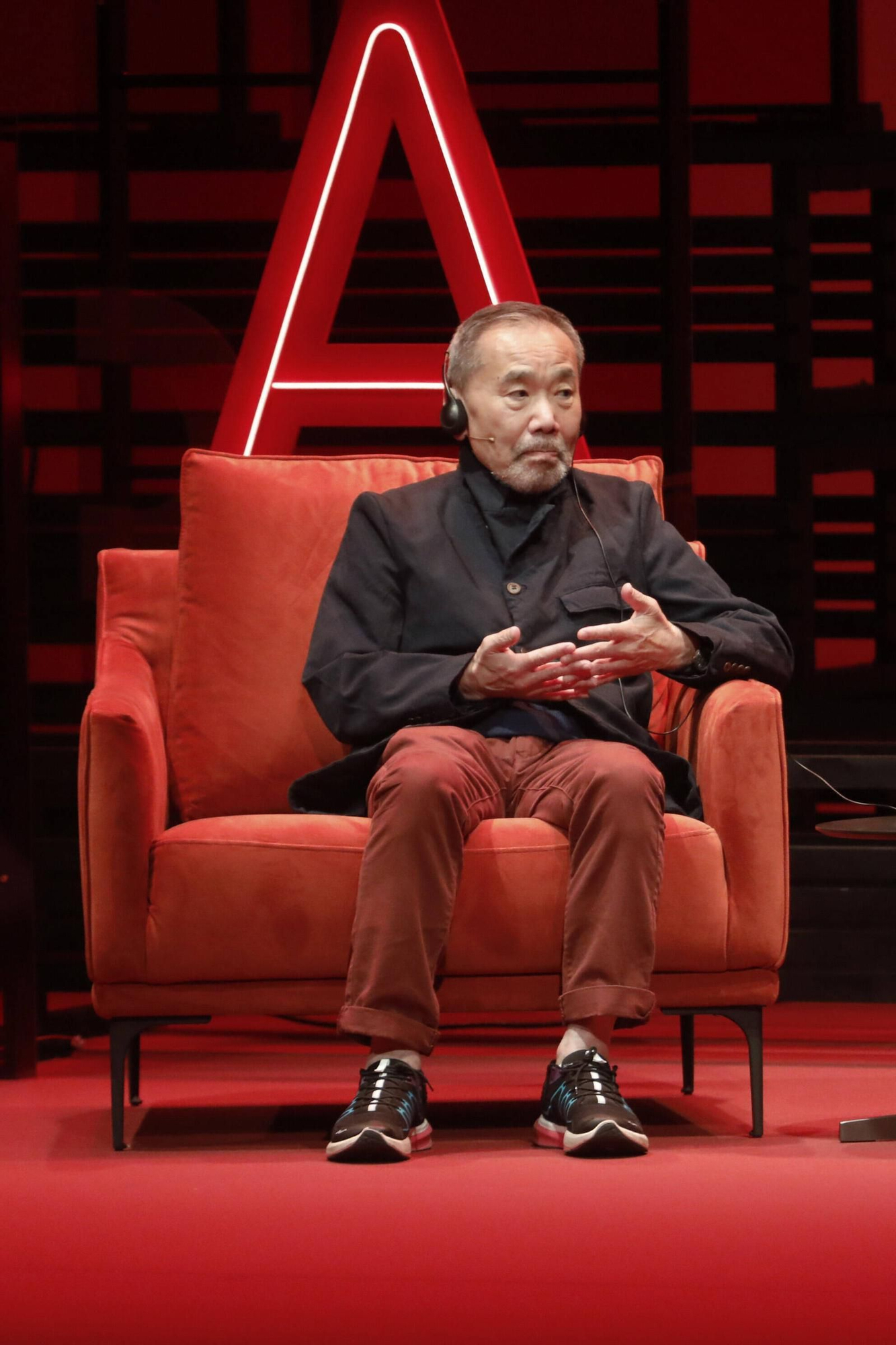 Encuentro de Haruki Murakami con Clubes de lectura de bibliotecas públicas en el teatro Jovellanos