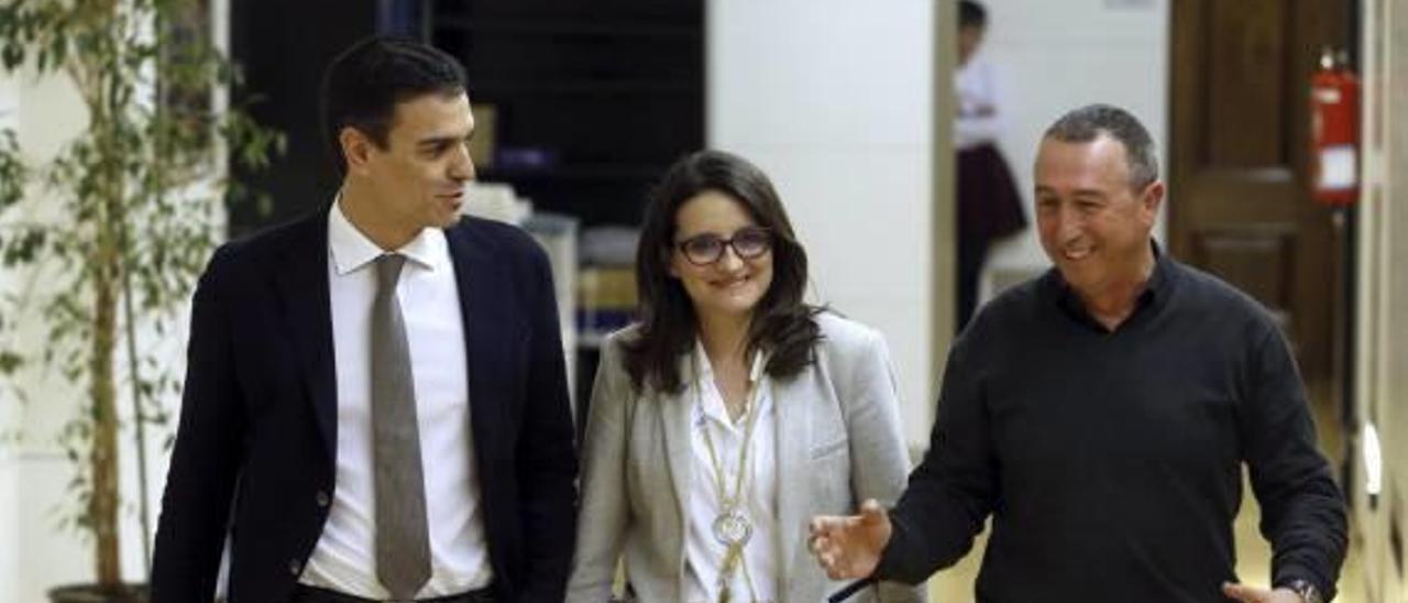 Sánchez, Oltra y Baldoví, en el Congreso antes de la investidura frustrada de marzo de 2016.