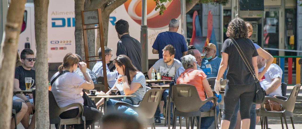 Terraza en la plaza San Sebastián en Orihuela