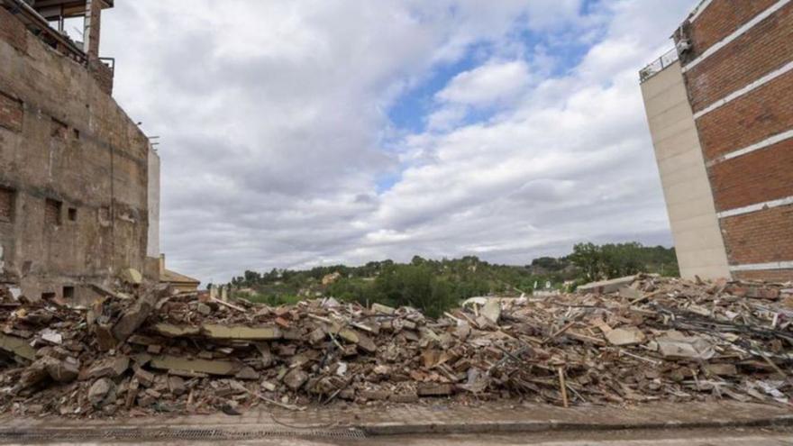 El edificio de la calle San Francisco de la capital turolense cayó el 13 de junio. | EL PERIÓDICO