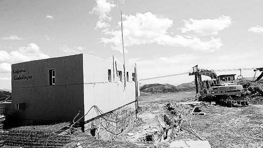 Las obras de ampliación de la cafetería de la zona alta de Pajares.