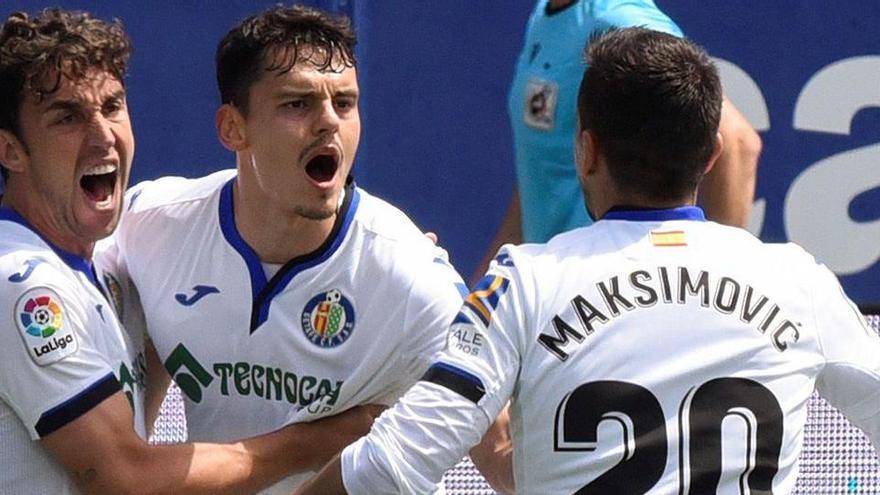 Ünal celebra un gol al Huesca.