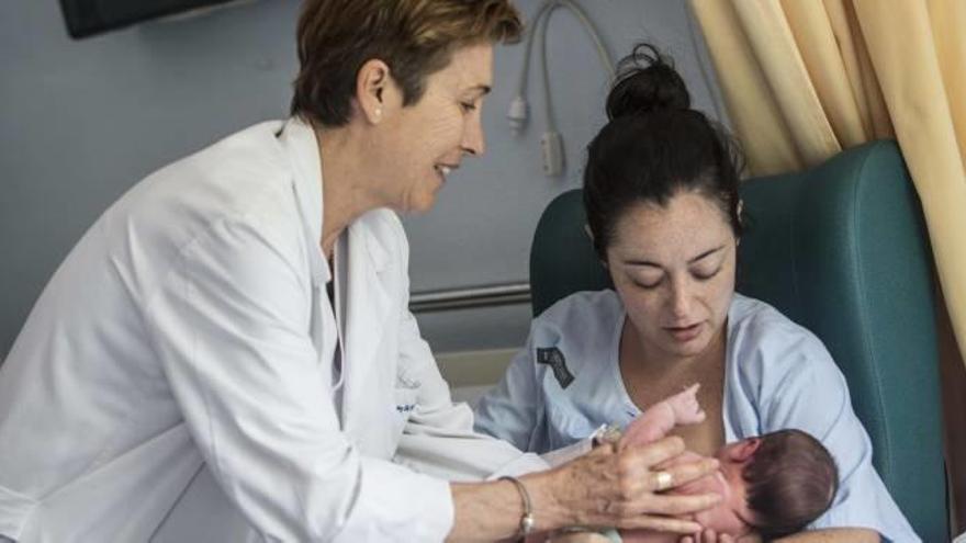El Hospital de Sant Joan creará un lactario para enseñar a las madres a amamantar a sus bebés