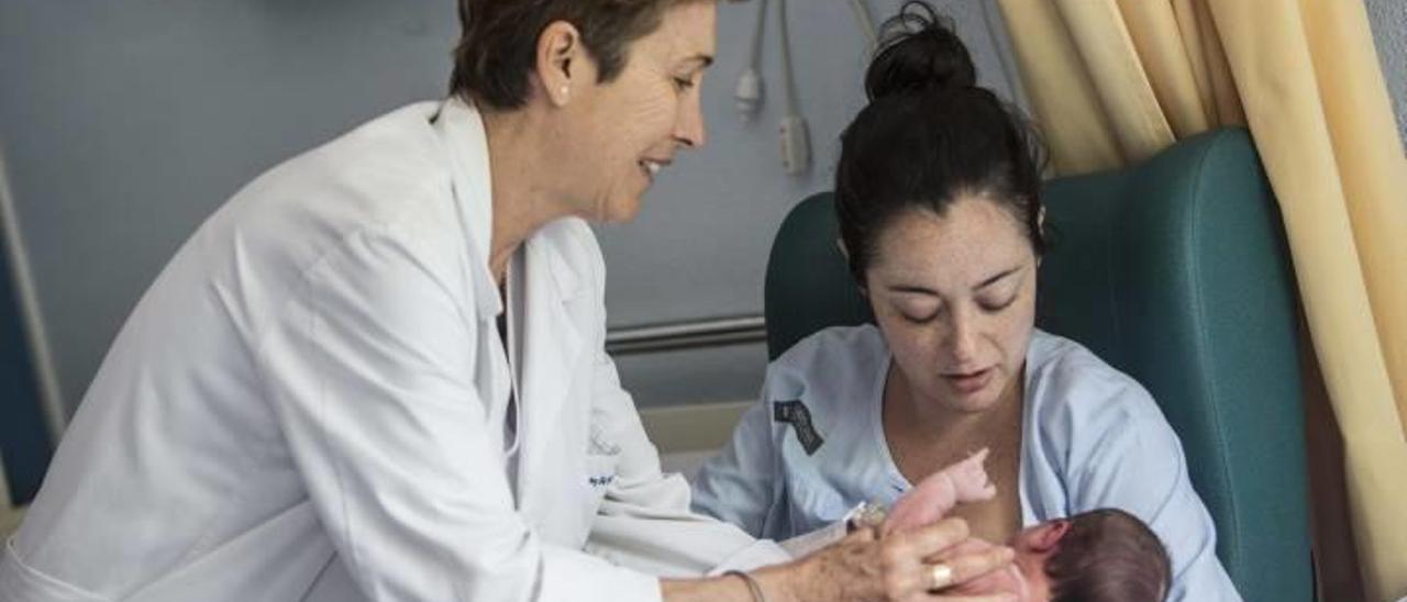 El Hospital de Sant Joan creará un lactario para enseñar a las madres a amamantar a sus bebés