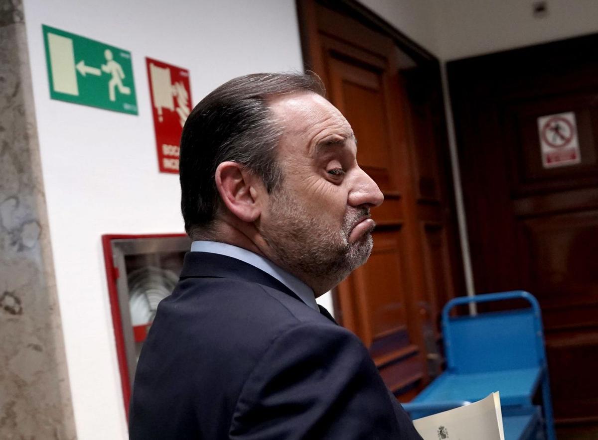 El PSOE suspèn de militància Ábalos després de passar-se al Grup Mixt