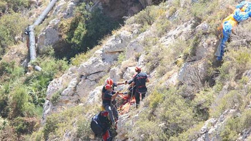 Un hombre muere en un accidente de parapente en el faro de Santa Pola